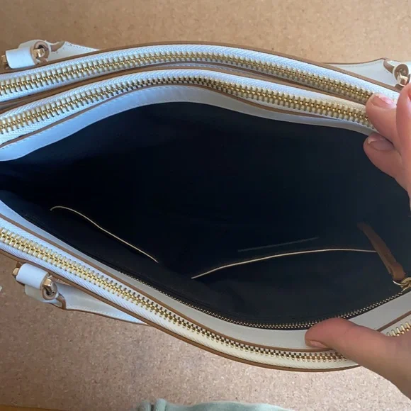 Rare white Coach top handle handbag - Picture 8 of 17